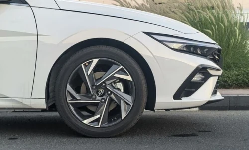 Hyundai Elantra 2025 