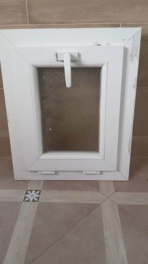 Fenetre pour les sanitaires