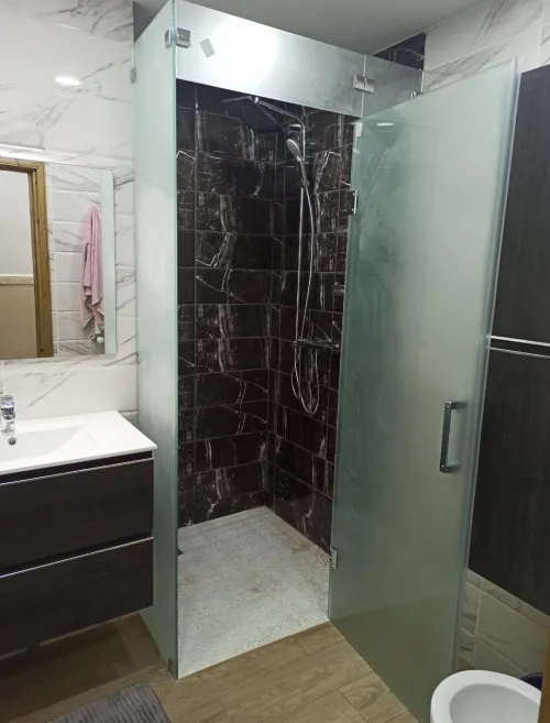 Menuisier aluminium et pvc et varre trompi