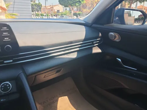 Hyundai ELANTRA 2025 