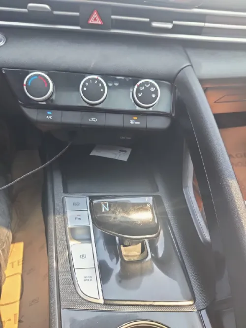 Hyundai ELANTRA 2025 