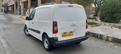 Peugeot B9 2016 