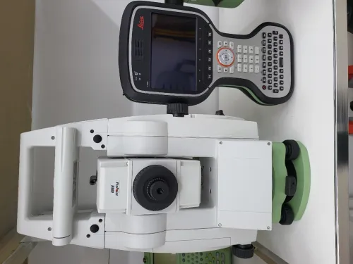 Leica appareil topographique model TS16 avec CS20 neuf et certificat