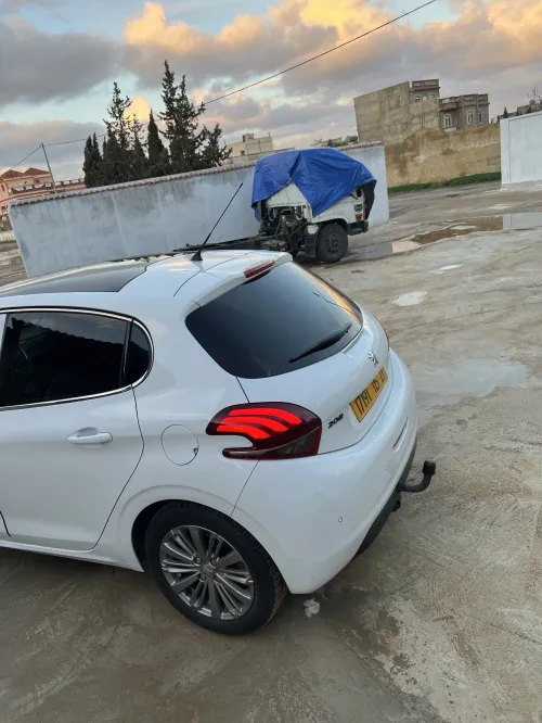 Peugeot 208 2015 Allure Facelift