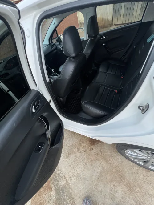 Peugeot 208 2015 Allure Facelift