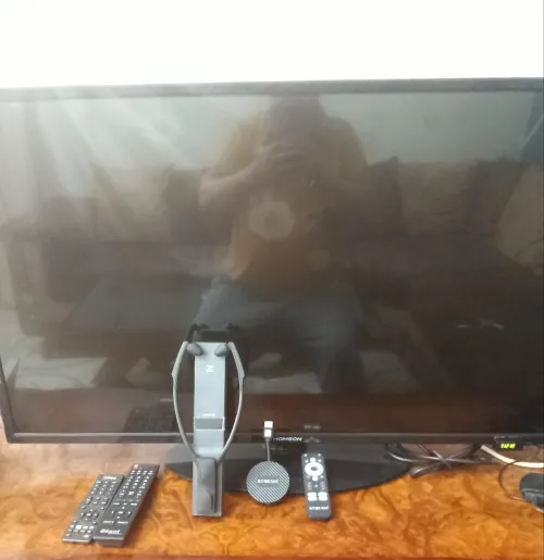 TV Brandt + box tv stream+ écouteur bluetooth et filaire seenheiser