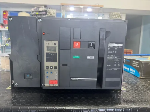 Disjoncteur 4 pôles 2500 A  Schneider