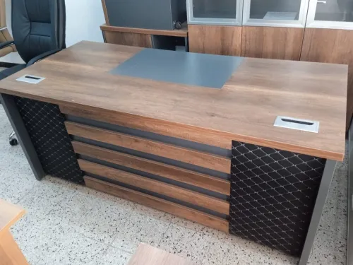 ENSEMBLE DE BUREAU / CHAISE / ARMOIRE/ BUREAU COMPLET 