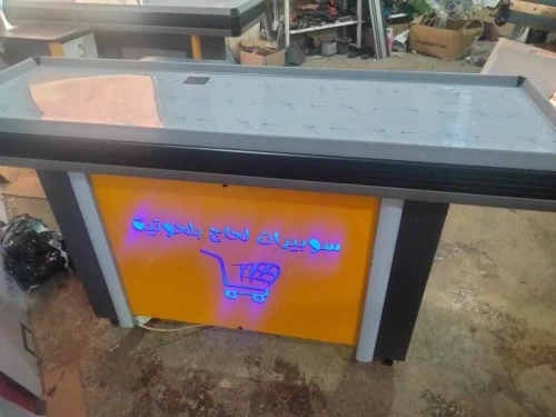 FABRICATION PRÉSENTOIR MÉTALLIQUE FIX/MOBILE SUR MUSURE