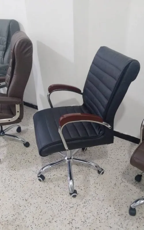 ENSEMBLE DE BUREAU / CHAISE / ARMOIRE/ BUREAU COMPLET 