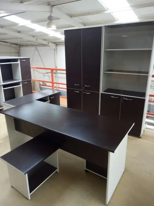ENSEMBLE DE BUREAU / CHAISE / ARMOIRE/ BUREAU COMPLET 