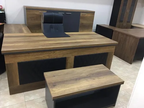 ENSEMBLE DE BUREAU / CHAISE / ARMOIRE/ BUREAU COMPLET 