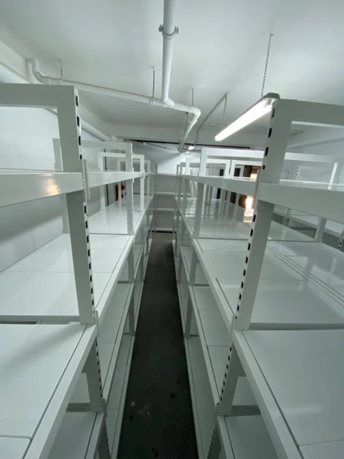 ETAGERE ET RAYONNAGE MÉTALLIQUE 