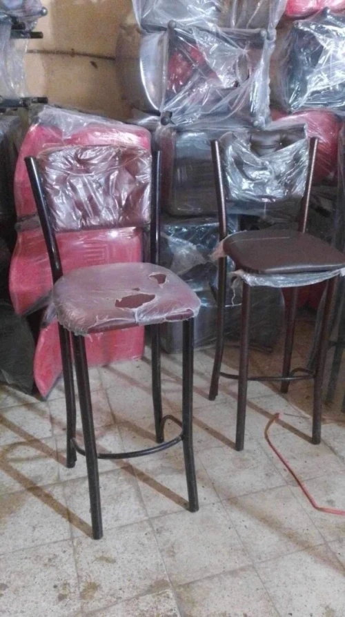 Équipement magasin caisse en bois , mannequins , étagères, chaise magasin 