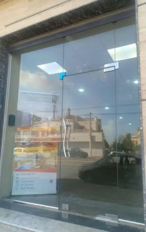 Montage séparation réparation du verre cabine de douche bureau vitrine balcon