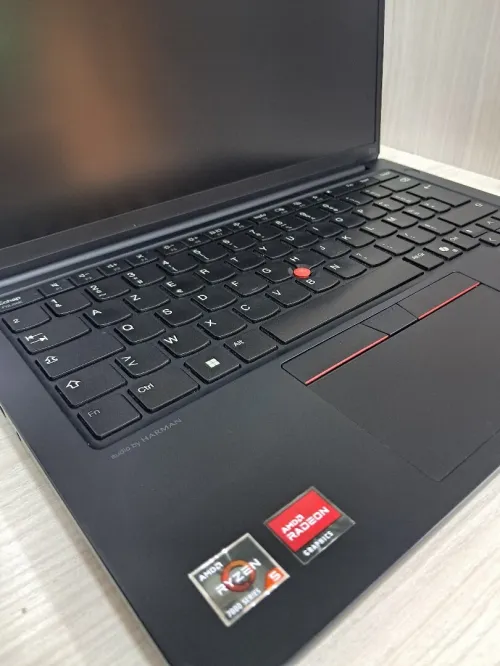 Lenovo Thinkpad E14 gen6 | Ryzen 5 7535U | 16Go DDR5 4800Mhz | 512Gb Nvme | 14" Full HD