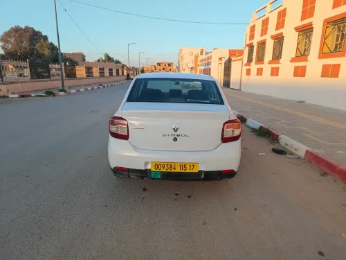 Renault سيمبول 2015 لاتوات