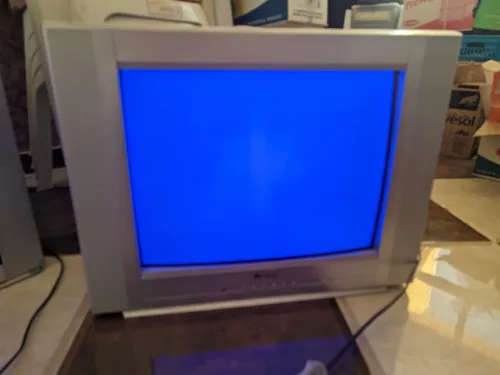Je mes en Vente 5 télévision chaque un sa marque