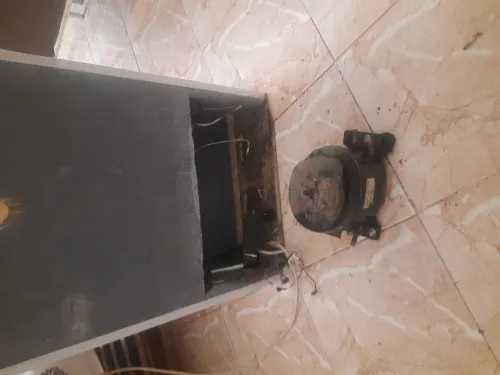 ثلاجة صغيرة