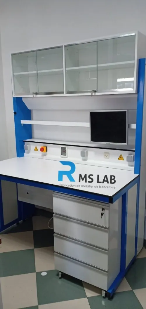 Fabrication de mobilier de laboratoire