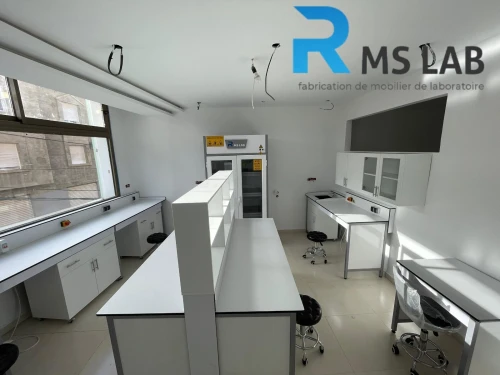 Fabrication de mobilier de laboratoire