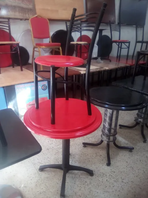 Tables et chaises طاولة طابلة و كراسي 