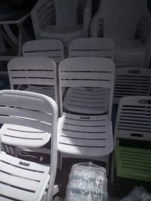 Tables et chaises طاولة طابلة و كراسي 