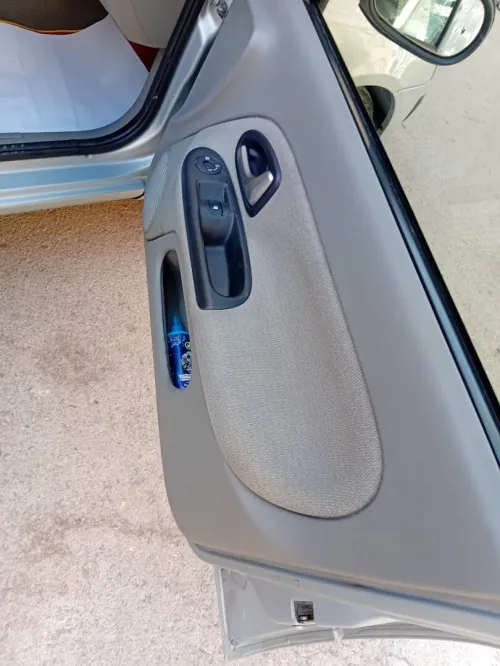 Renault Clio 2 1998 Initial