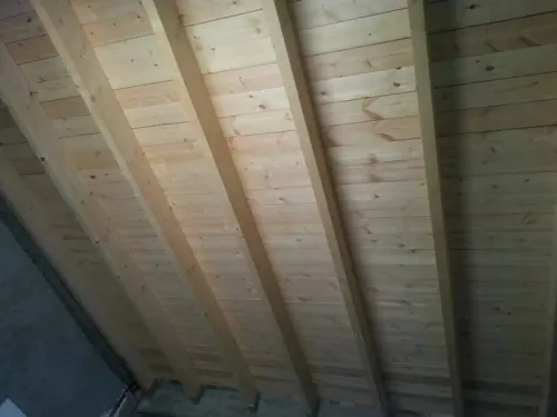 charpente en bois toiture poses tuiles