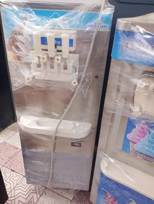 2 machineS  glace carpigiani