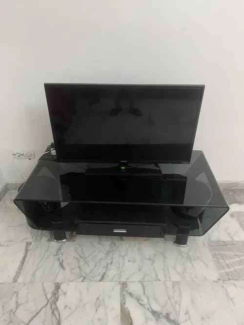Meubles TV, salon , frigo , plaque chauffante, four, lave linge , table à manger, 4 chaises