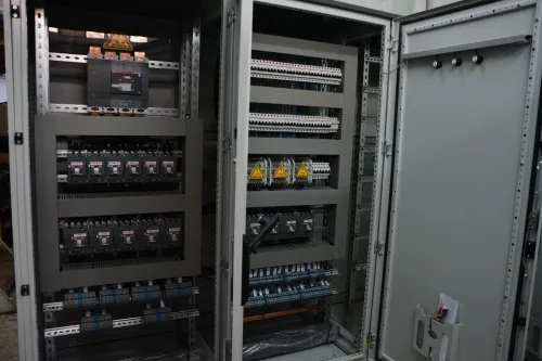 Montage et câblage des Armoires électriques 