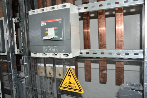 Montage et câblage des Armoires électriques 