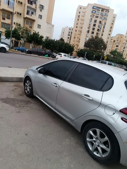 Peugeot 208 2016 Allure Facelift