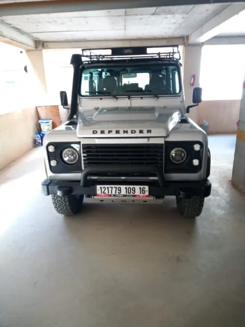 Land Rover Defender 2009 station wogan