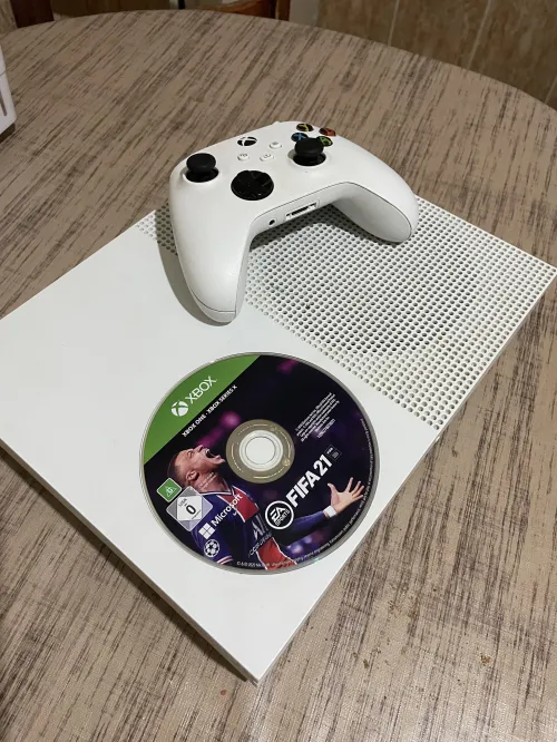 Xbox one S et deux manette