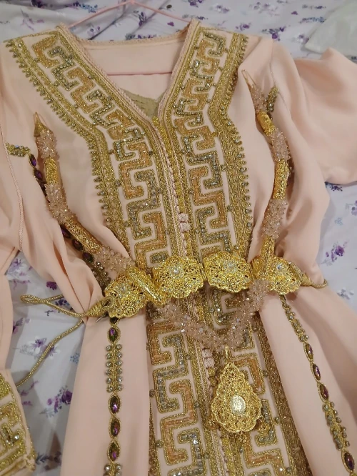 Kaftan tasdira avec accesoirs neuf porté une fois