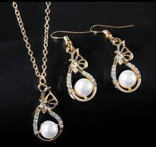 Collier bracelet boucles d'oreilles 