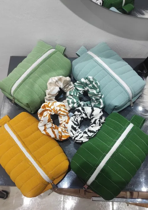 Trousse (makeup bag) 