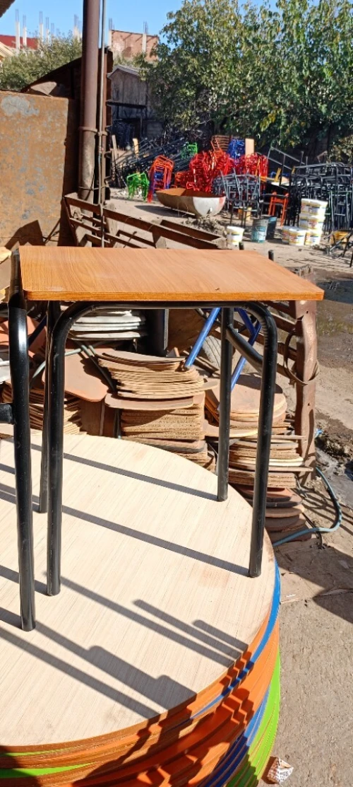 Fabrication chiases et tables scolaire