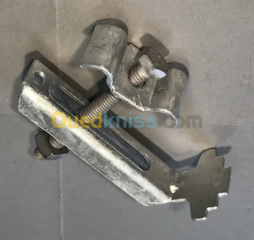 SYSTEMES DE FIXATION DES CAILLEBOTIS |AGRAFES FIXATION CAILLEBOTIS |ATTACHE CAILLEBOTIS