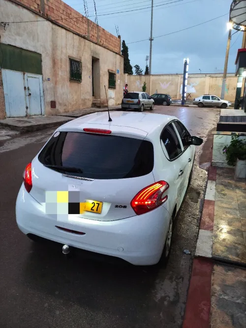Peugeot 208 2014 Silver Line