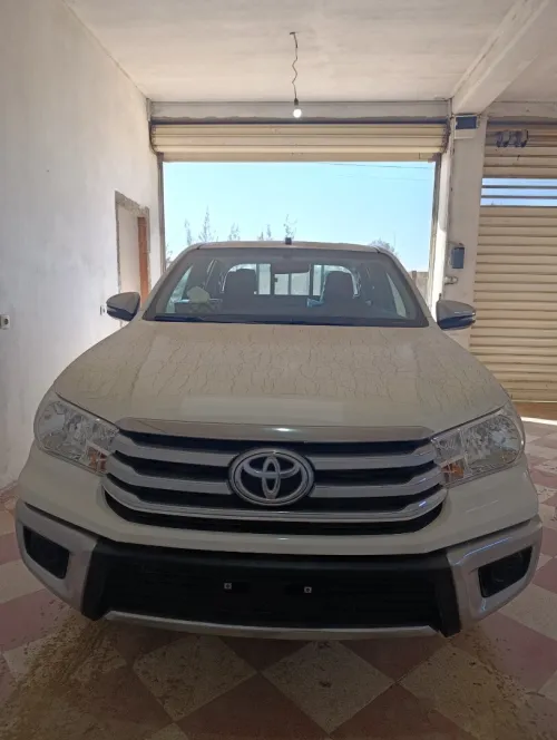 Toyota Hilux 2025 2*4
