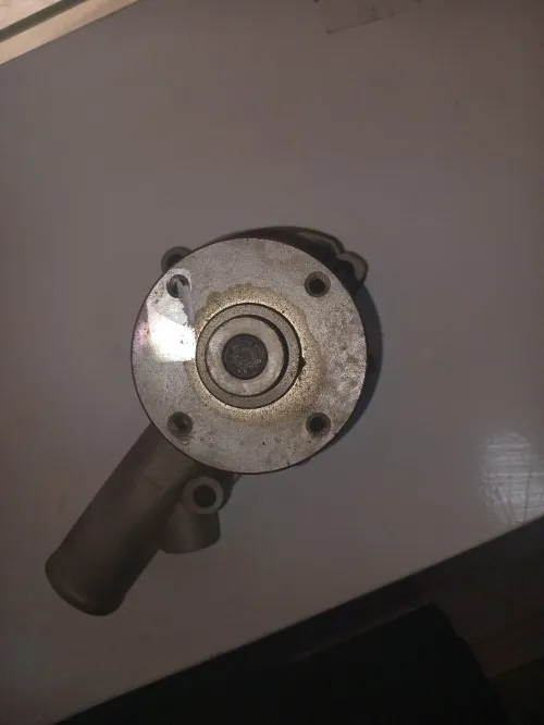 Pompe à eau nissan engin