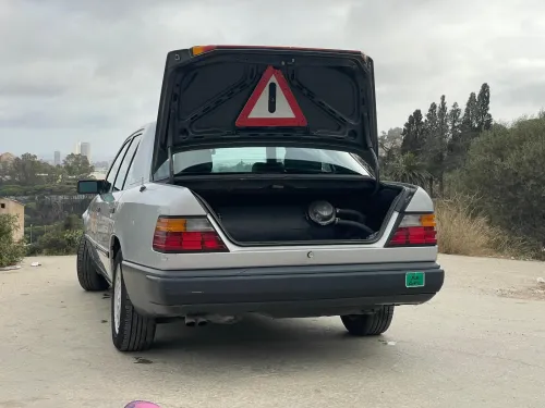 Mercedes 124 1989 Lah ybarak