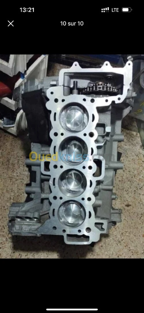 Pièce Mercedes et rangé Rover 