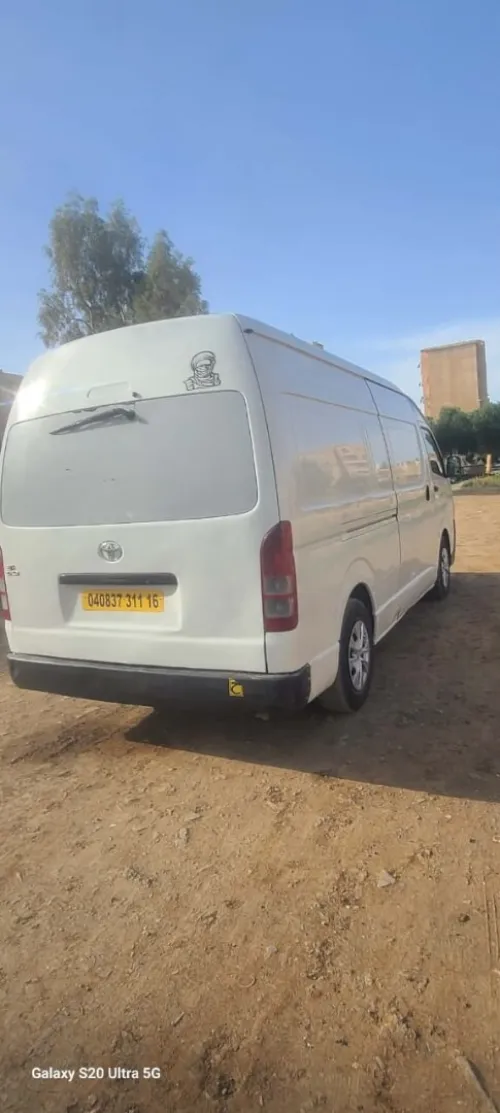Toyota Hiace 2011