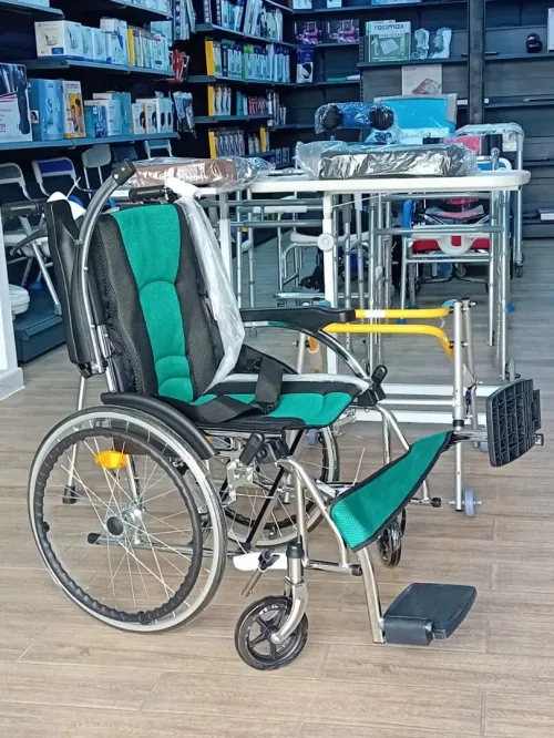 FAUTEUIL ROULANT PLIABLE 