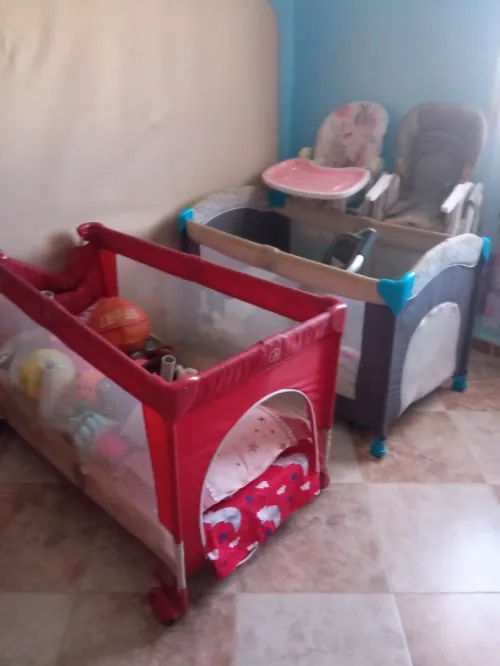 A vendre deux lits pour bébé 