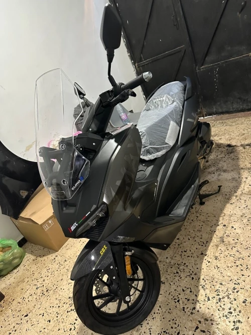 V Max 200 2025